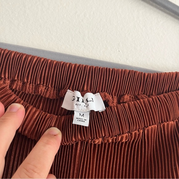 Gilli Cinnamon Plisse Hem Satin Blouse and Pant Lettuce Hem Set Size Medium - Picture 15 of 16